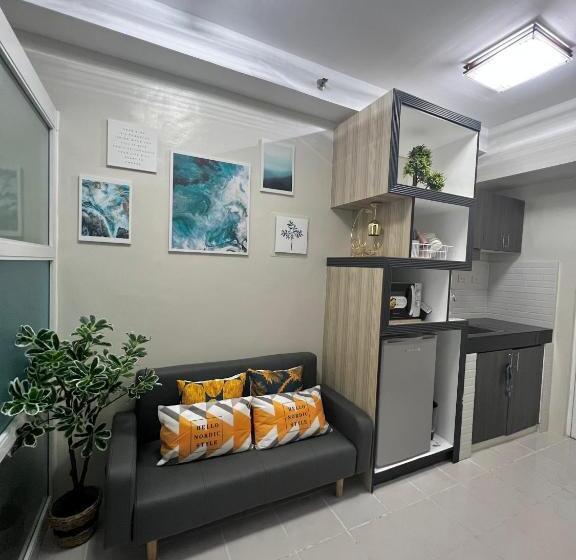 اتاق لوکس با بالکن, Netflix And Unli Wifi!!! The Elchies Room At Tagaytay Prime Residence