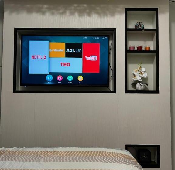 اتاق لوکس با بالکن, Netflix And Unli Wifi!!! The Elchies Room At Tagaytay Prime Residence