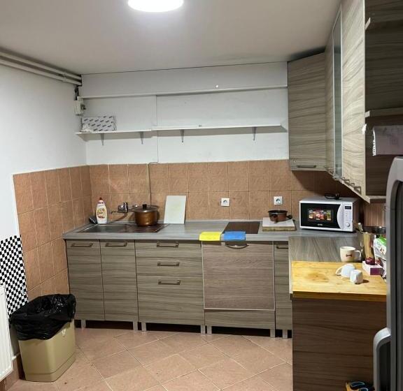 اتاق اکونومی یک تخته, 中华楼