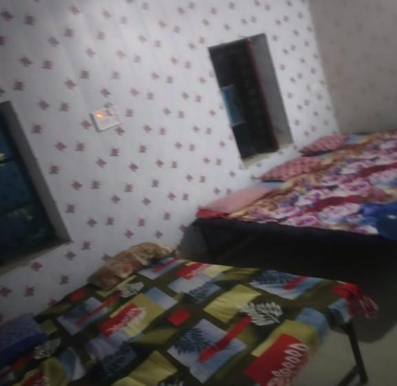 Family Room, Shri Swami Sheetal Das Akhada B1 88 Assi , Near Pushkar Talab,varanasi, Ashram Dharmshala
