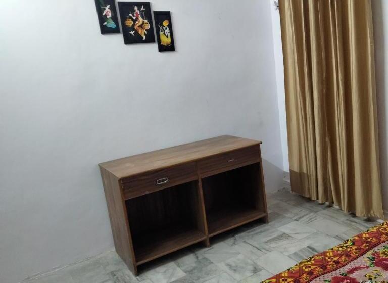 Standard Room Shared Bathroom, Shri Swami Sheetal Das Akhada B1 88 Assi , Near Pushkar Talab,varanasi, Ashram Dharmshala