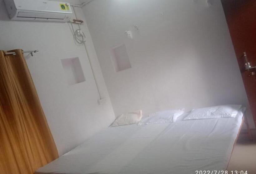 Triple Classic Room, Shri Swami Sheetal Das Akhada B1 88 Assi , Near Pushkar Talab,varanasi, Ashram Dharmshala