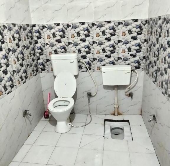 Triple Classic Room, Shri Swami Sheetal Das Akhada B1 88 Assi , Near Pushkar Talab,varanasi, Ashram Dharmshala