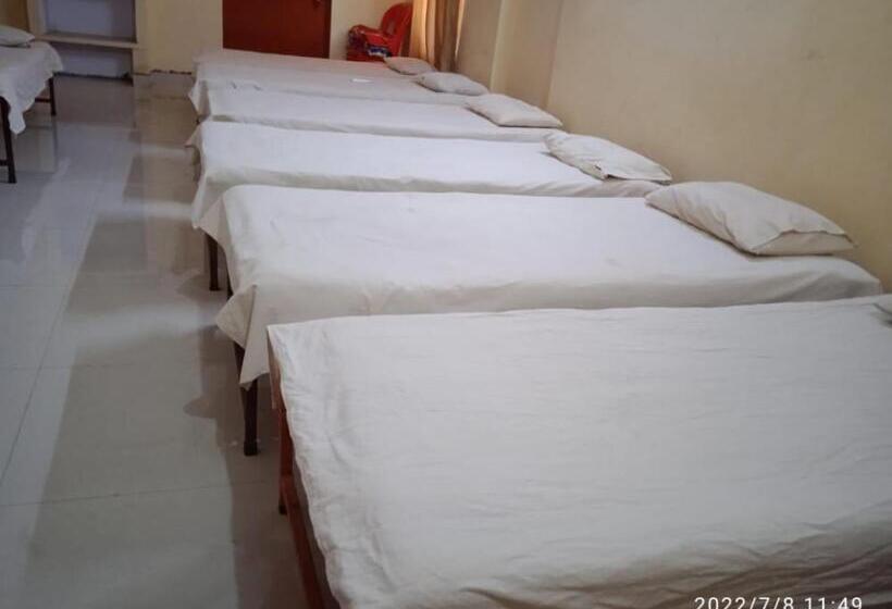 Family Room, Shri Swami Sheetal Das Akhada B1 88 Assi , Near Pushkar Talab,varanasi, Ashram Dharmshala