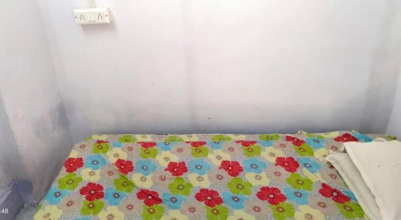 Standard Single Room, Shri Swami Sheetal Das Akhada B1 88 Assi , Near Pushkar Talab,varanasi, Ashram Dharmshala