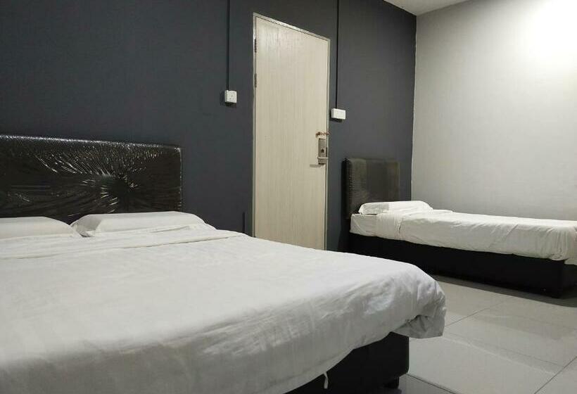 سوییت سوپریور, Oyo 90478 Marina World