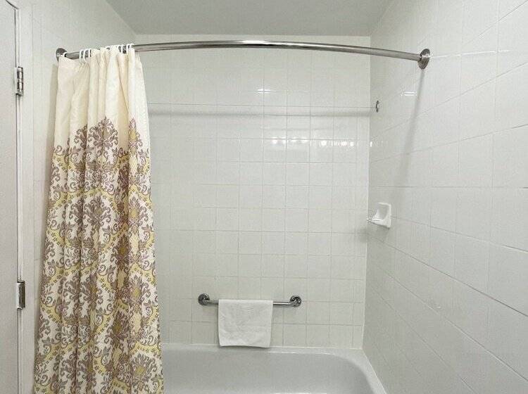 Номер Стандарт 2 Двуспальные Кровати, Thriftlodge By Wyndham Moncton