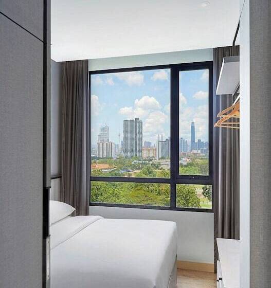 استودیوی استاندارد, Komune Living & Wellness In The Park