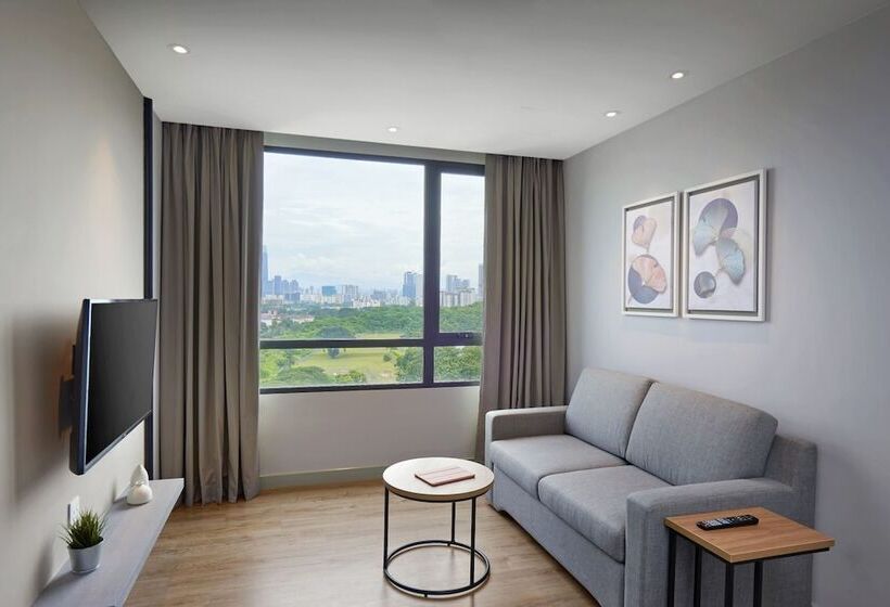 استودیوی استاندارد, Komune Living & Wellness In The Park