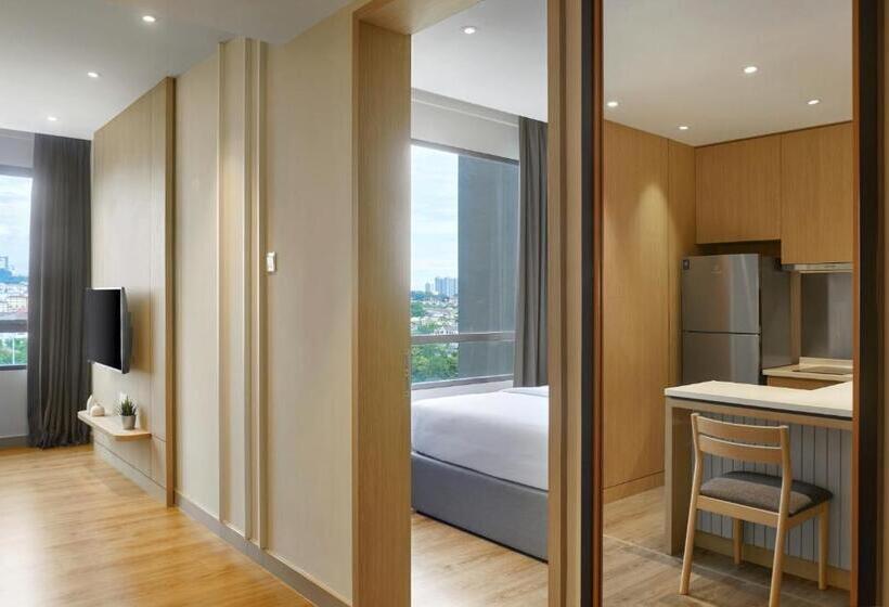 اتاق اجرایی, Komune Living & Wellness In The Park