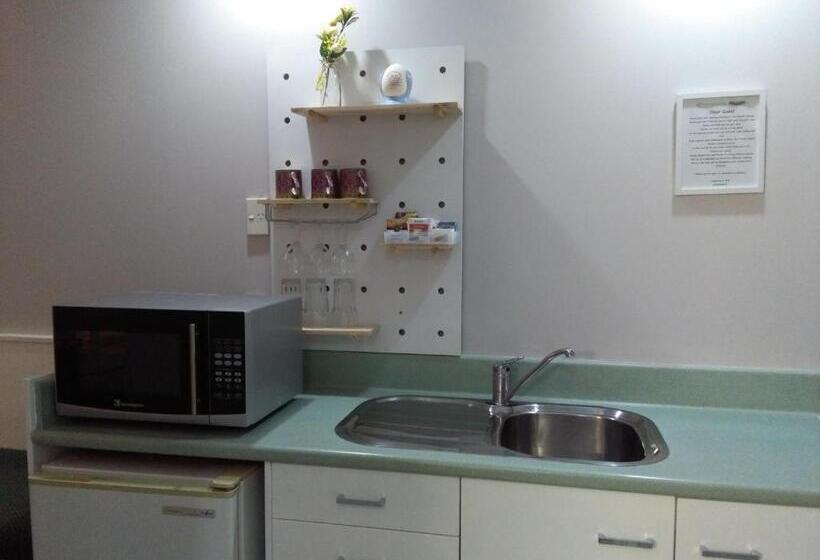 Студия Superior, Colonial Lodge Motel