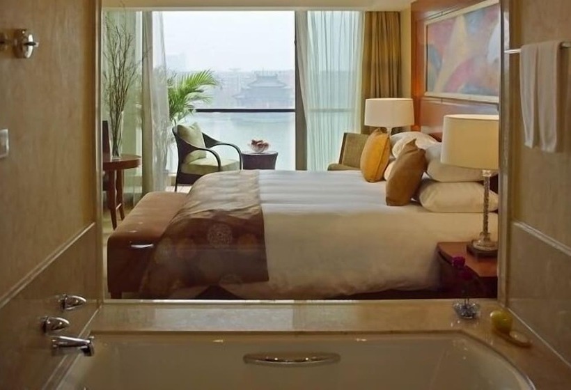 اتاق لوکس با چشم‌انداز دریاچه, New Century Grand Hotel Kaifeng