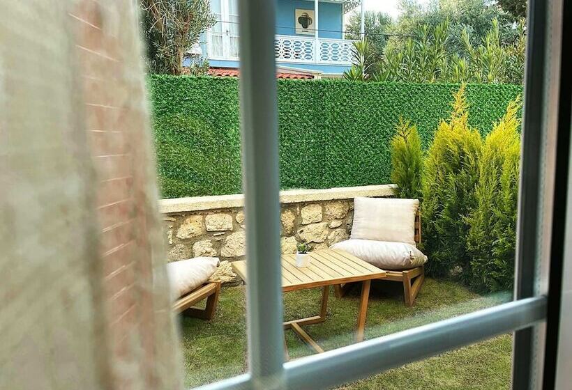 اتاق لوکس, Alacati Lulja