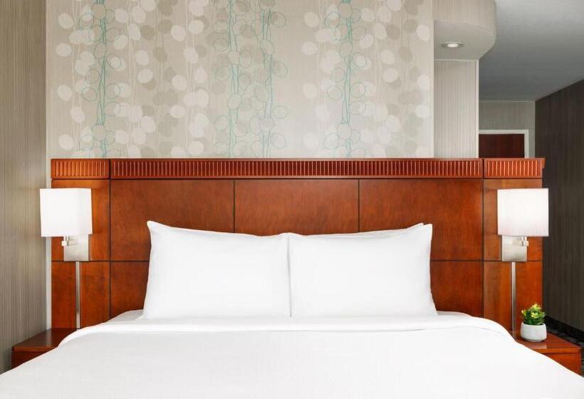 Люкс Кровать Кинг, Courtyard By Marriott Potomac Mills Woodbridge