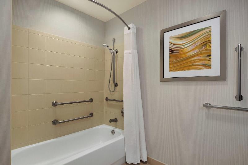 Люкс Кровать Кинг, Courtyard By Marriott Potomac Mills Woodbridge