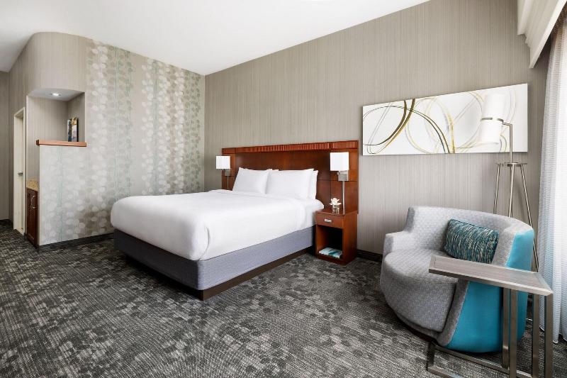 Люкс Кровать Кинг, Courtyard By Marriott Potomac Mills Woodbridge