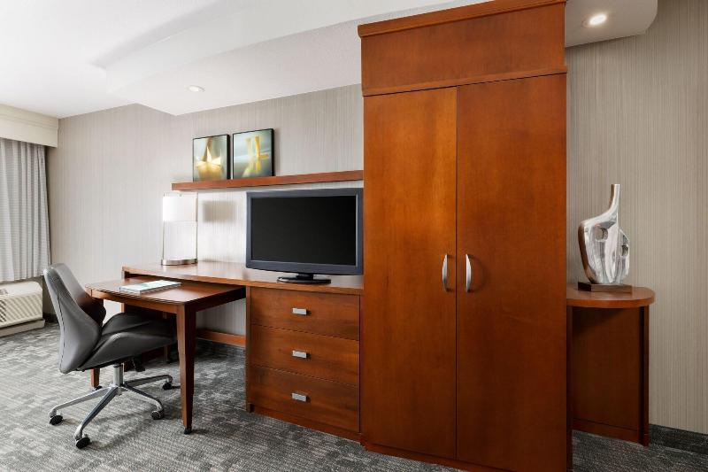 Люкс Кровать Кинг, Courtyard By Marriott Potomac Mills Woodbridge