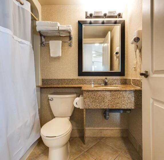 Номер Стандарт, Monte Carlo Inn & Suites Downtown Markham