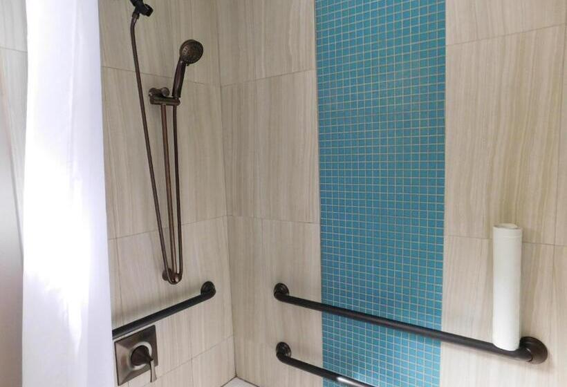 Quarto Estandar Cama King para Deficientes Físicos, Wave Street Inn
