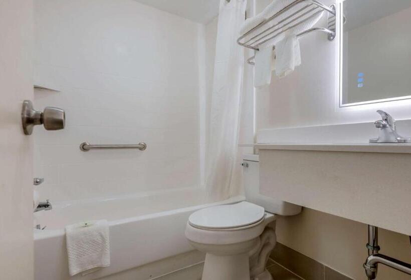 Люкс, Quality Inn & Suites New Hartford   Utica