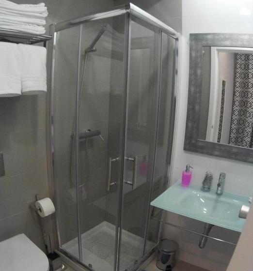 Quarto Triplo Estandar com Sacada, Pensao Estacao Central