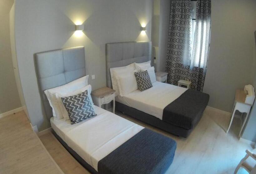 Quarto Triplo Estandar com Sacada, Pensao Estacao Central