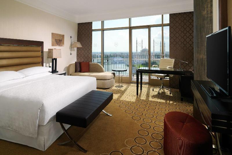 Club Room King Bed, Sheraton Grand Adana