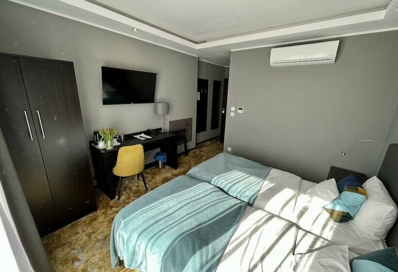 Quarto Estandar, Malta Premium