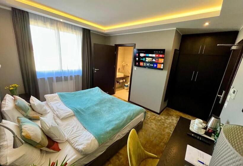 Quarto Estandar, Malta Premium