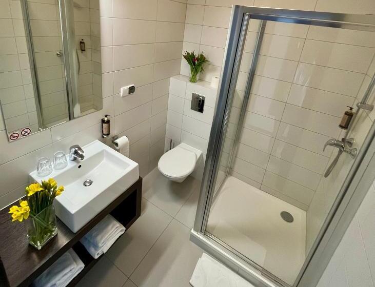 Quarto Estandar, Malta Premium