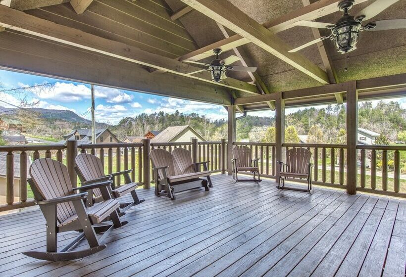小室, Waldens Creek Lodge