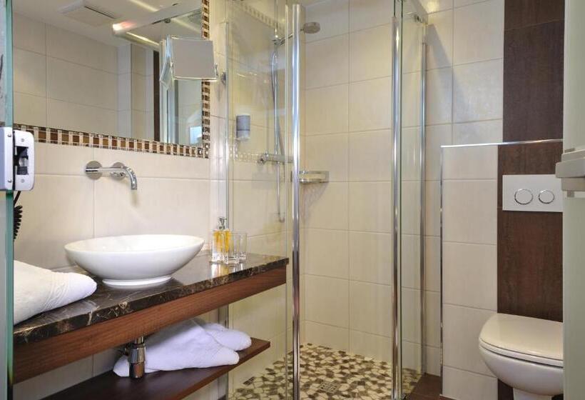 اتاق استاندارد یک نفره, Lamtana