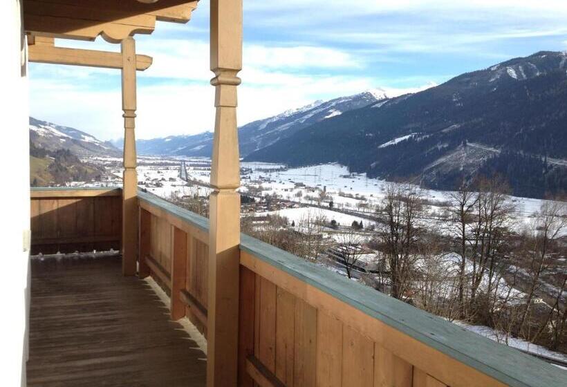 سوئیت جونیور با چشم‌انداز کوهستان, Pension Schlossberg