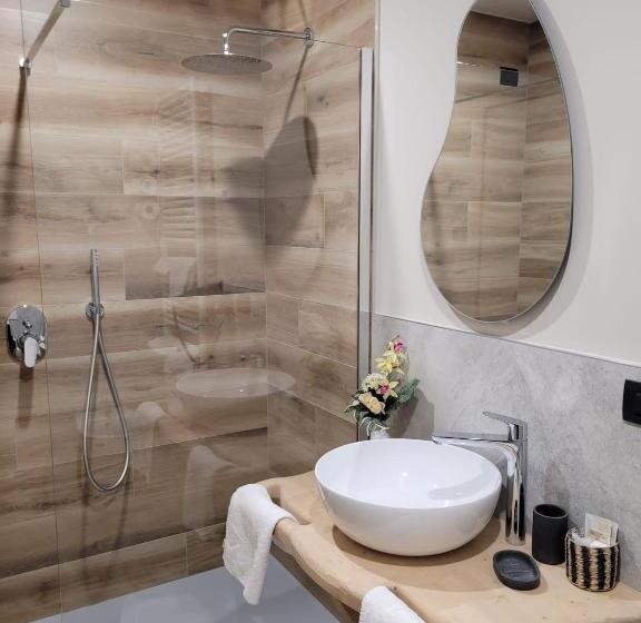 Suite with lake view, Cima D'oro