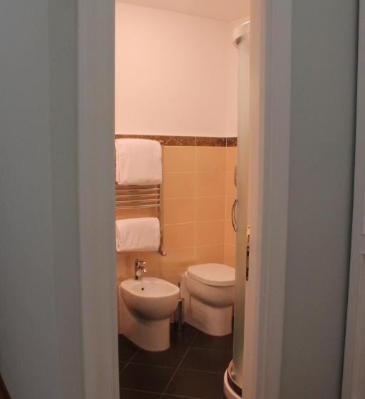 חדר סטנדרט לארבעה, Domus Real Cardello