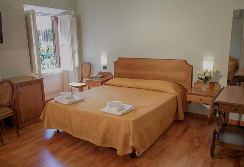 חדר סטנדרט לארבעה, Domus Real Cardello