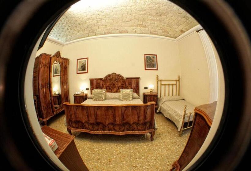 חדר סטנדרט לשלושה, Domus Real Cardello