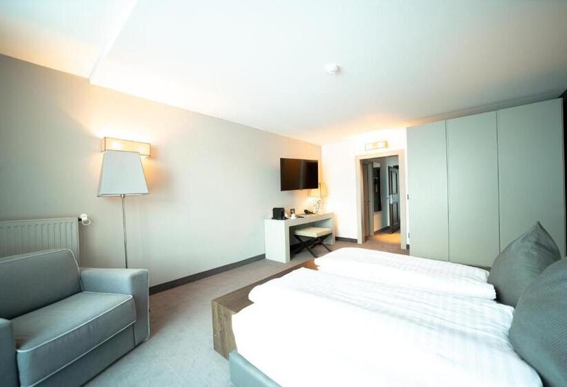 Полулюкс Superior, Wulfenia 4s   Adults Only