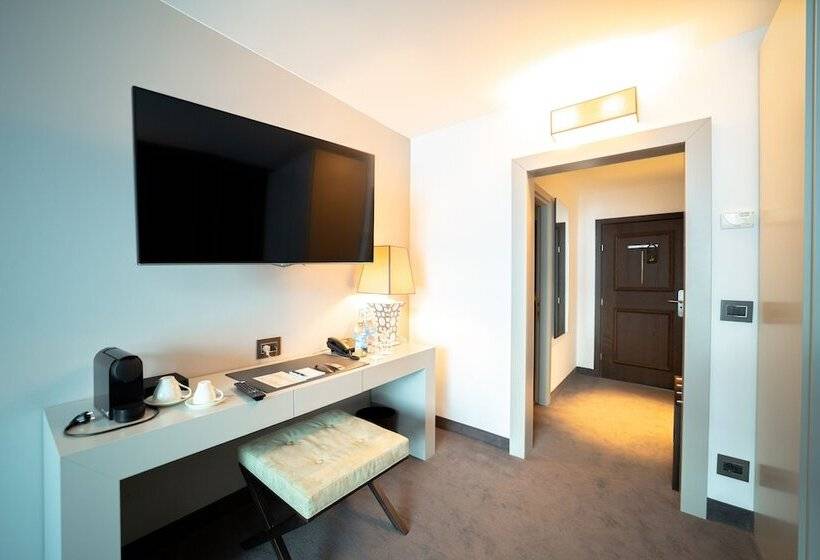 Полулюкс Superior, Wulfenia 4s   Adults Only