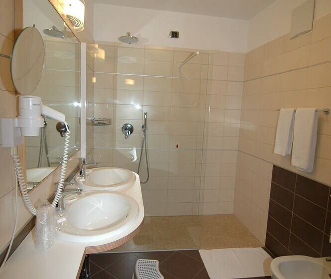 Четырехместный Номер Superior, Family Hotel Adriana