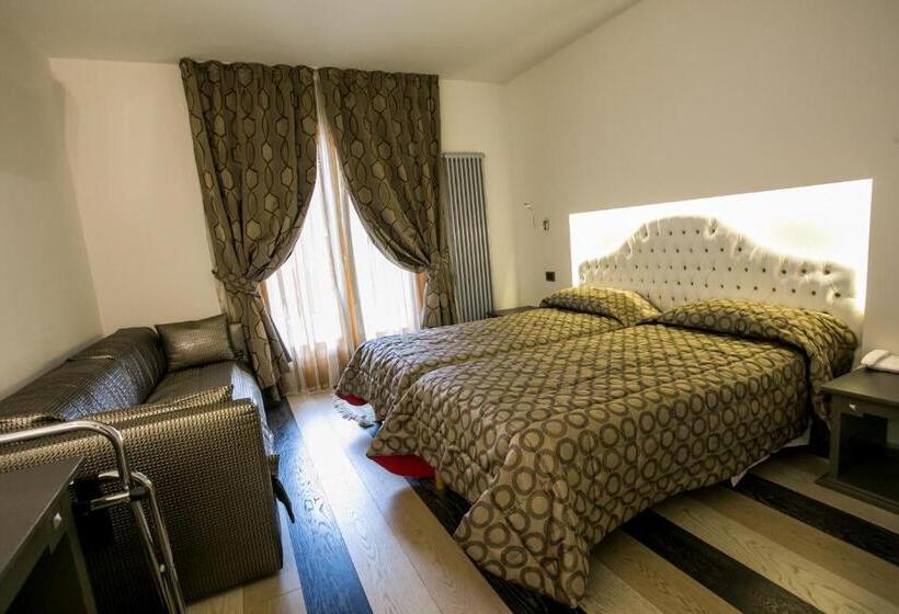 اتاق استاندارد سه نفره, Design Oberosler