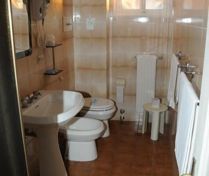 اتاق استاندارد سه نفره, Doria