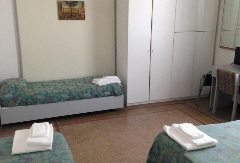 اتاق استاندارد سه نفره, Doria