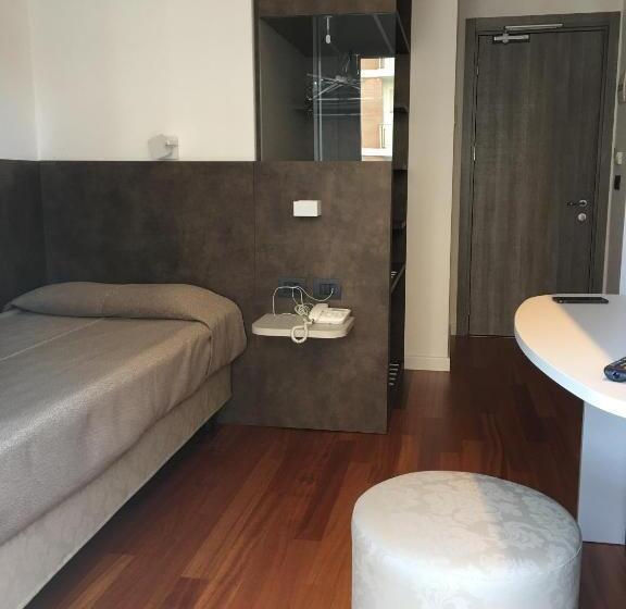 اتاق استاندارد یک نفره, Italy