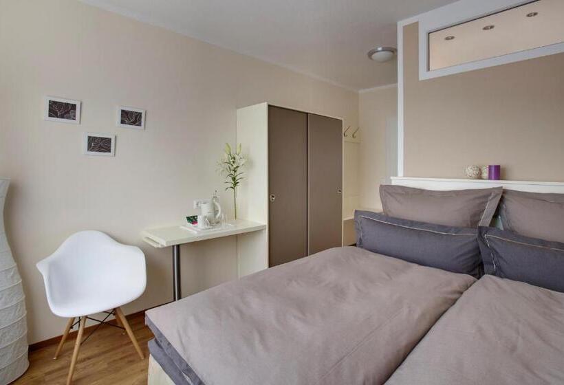 Апартаменты 1 Спальня с Балконом, Klein & Fein, Appartement  Und Zimmervermietung