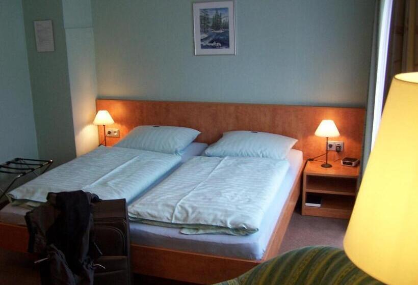 Номер Стандарт Трехместный, Mein Vierjahreszeiten Hotel Garni Superior