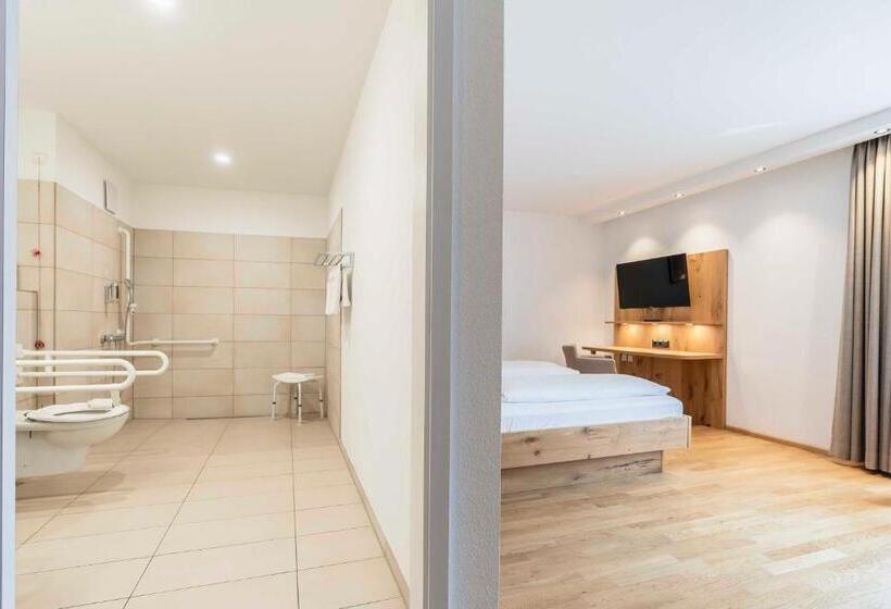 Quarto Estandar para Deficientes Físicos, & Gasthaus Löwen
