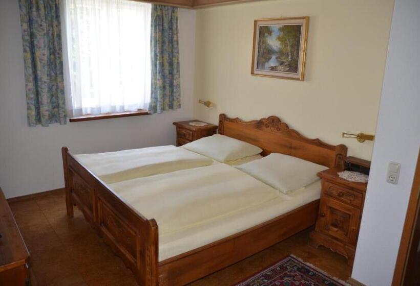 Quarto Estandar, Das Schlössl