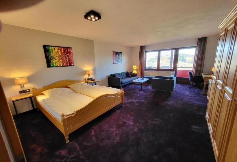 Люкс, Berghotel Habbel Und Die Welt Kann Warten