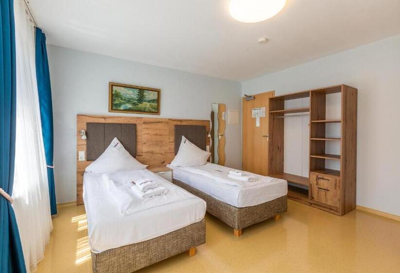 Standardzimmer, Arena